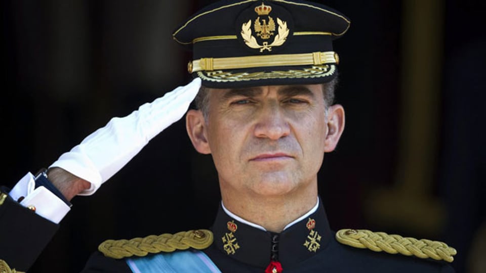 Der spanische König Felipe VI. besucht seine erste Militärparade als König nach seiner Proklamations-Zeremonie im Unterhaus des Parlaments in Madrid, Spanien, am 19. Juni 2014.