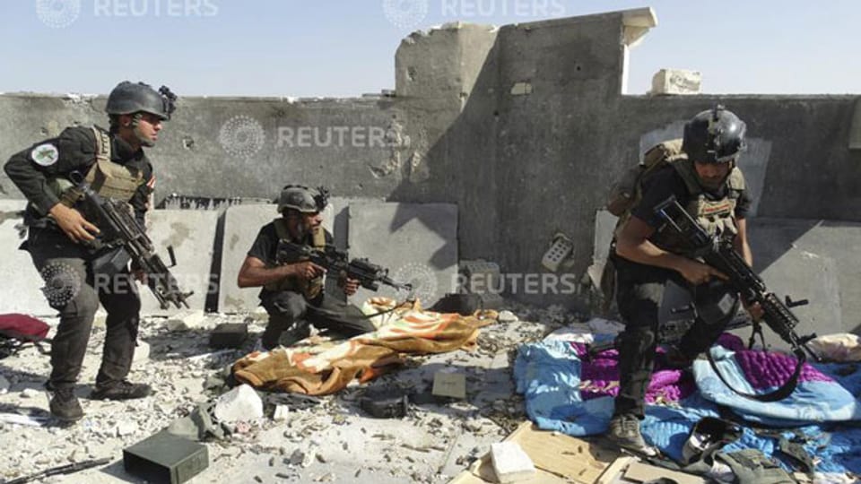 Obama will keine toten US-Soldaten. Bild: Mitglieder der irakischen Spezialeinsatzkräfte während Zusammenstössen mit Isis-Terroristen in der Stadt Ramadi am 19. Juni 2014.