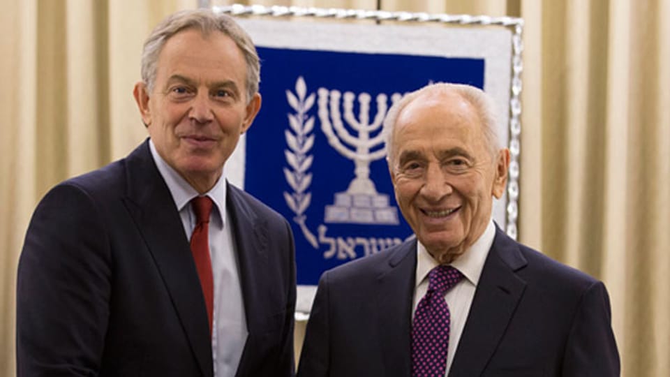 Israels Präsident Shimon Peres (rechts) mit Tony Blair, Vertreter des Nahost-Quartetts in Jerusalem am 30. Januar 2014.