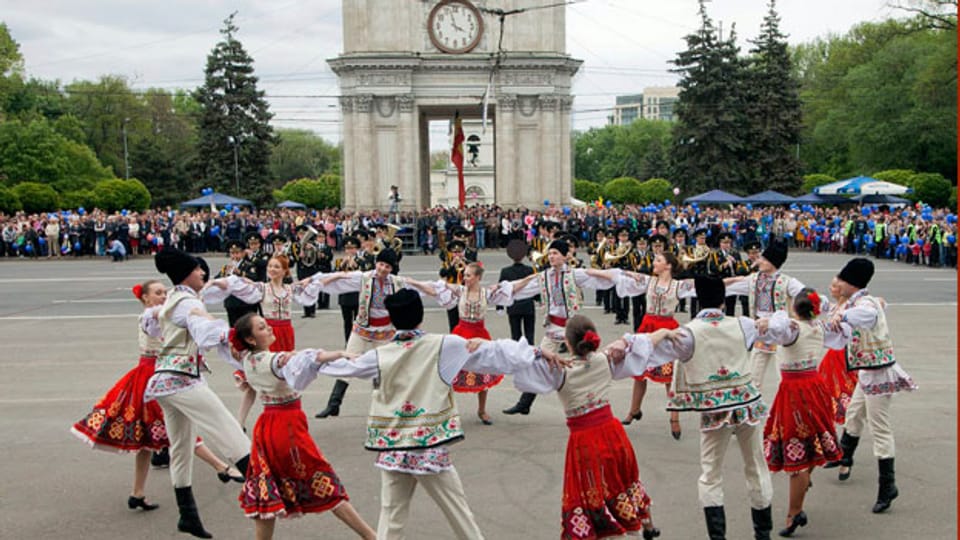 Tänzer auf dem Grossen Nationalversammlungsplatz während der Feier des Europa-Tages in Chisinau, Moldawien, am 9. Mai 2014.