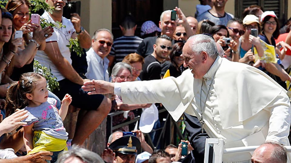 «Mafia-Mitglieder sind nicht in Gemeinschaft mit Gott. Sie sind exkommuniziert». Das sagte Papst Franziskus am 21. Juni anlässlich seines Besuches in Süditalien.