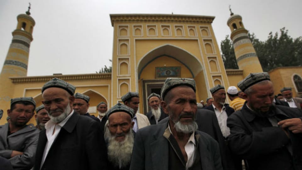 Uiguren vor der Id Kah Moschee in Kashgar am 24. Mai 2013.