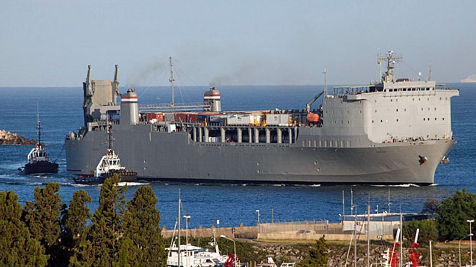 Das US-amerikanische Chemielabor-Schiff «MV Cape Ray» liegt im Hafen von Gioia Tauro vor Anker.
