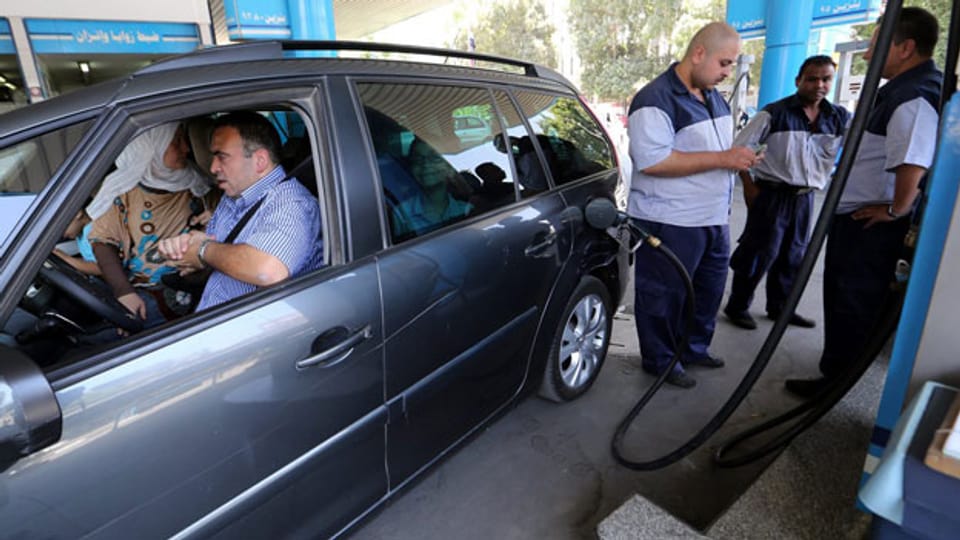 Das Benzin ist teurer geworden an den Zapfsäulen in Kairo.