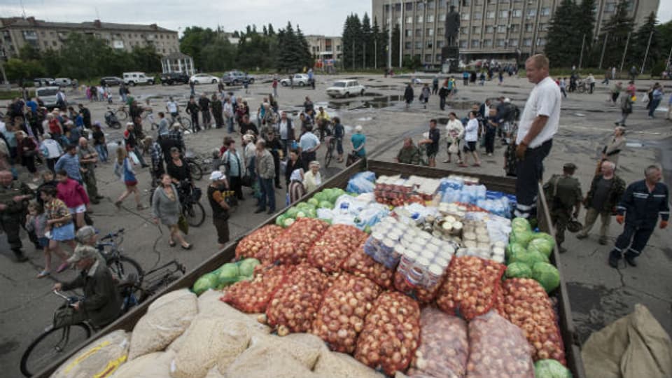 Slawjansk: Einwohner warten auf die Verteilung von Lebensmitteln (6. Juli 2014).