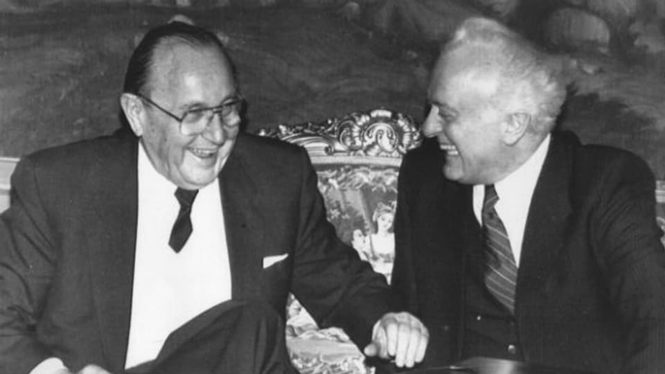 Hans Dietrich Genscher (links) und Eduard Schewardnadse am 5. Dezember 1989 in Moskau.