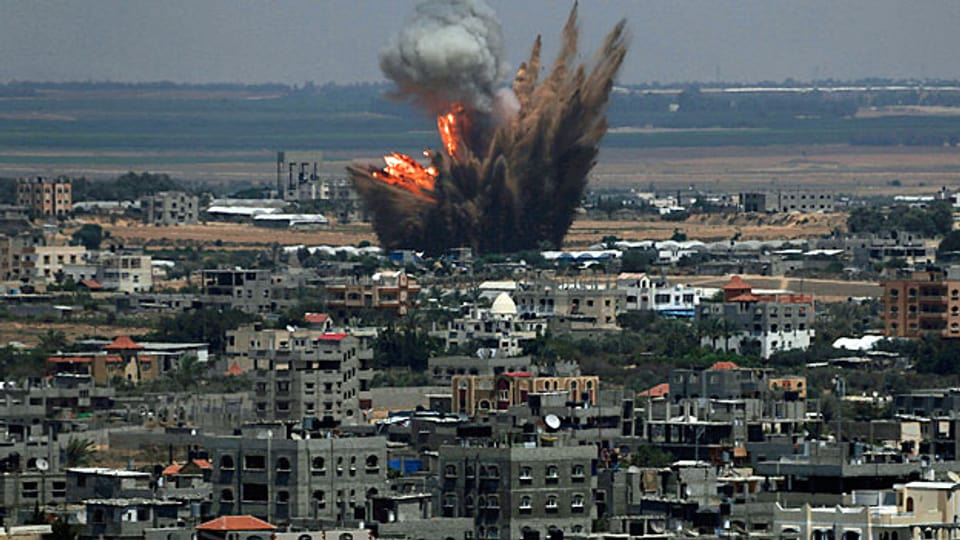 Israelischer Luftangriff auf die Stadt Rafah im Gazastreifen.