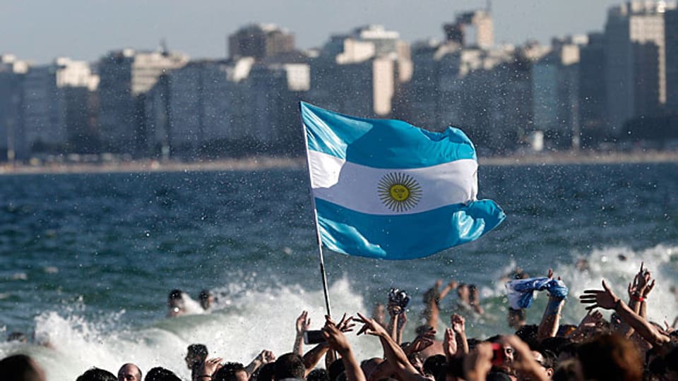 Auf die argentinischen Fans in Rio de Janeiro freuen sich die Brasilianer - traditionell - nicht besonders.