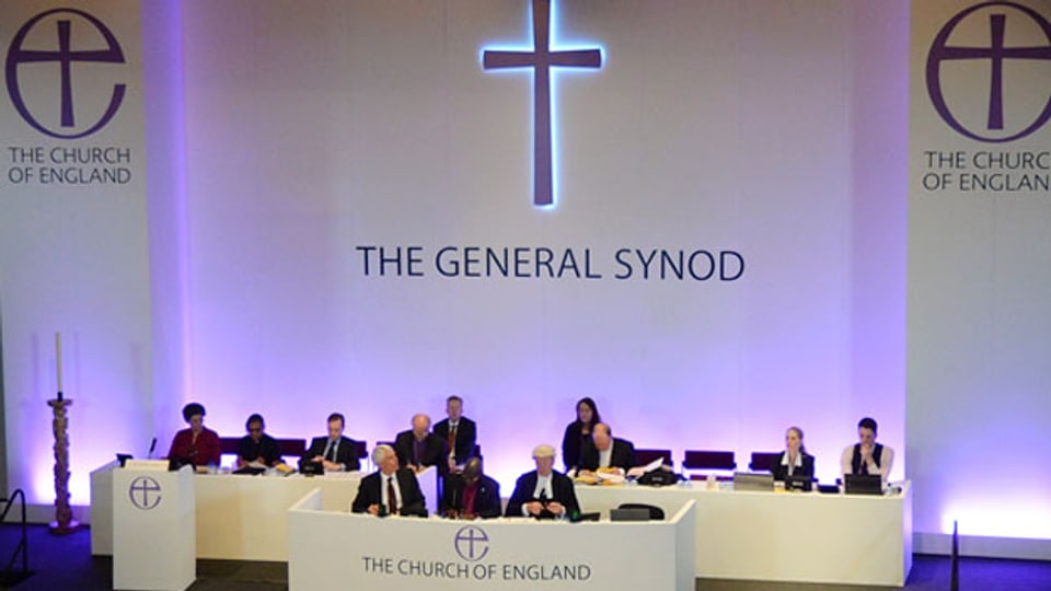 Die Mitglieder der Synode der Church of England diskutieren und stimmen ab über die Weihe von Frauen als Bischöfe am 14. Juli 2014.