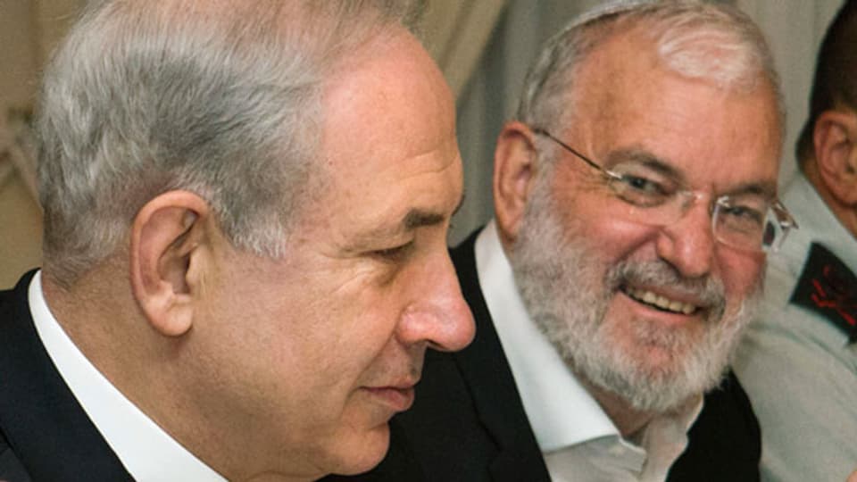 Israels Ministerpräsident Benjamin Netanjahu (links) mit Yaakov Amidror auf einer Tagung in Jerusalem am 29. Juni 2013.
