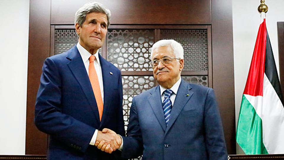 US-Vermittler John Kerry und der palästinensische Präsident Mahmut Abbas in Ramallah. Amin, ein kleiner Angestellter in Ramallah, würde zu ihm sagen: «Nehmen Sie das Leid der Palästinenser wahr, unterstützen Sie Israel nicht bedingungslos».