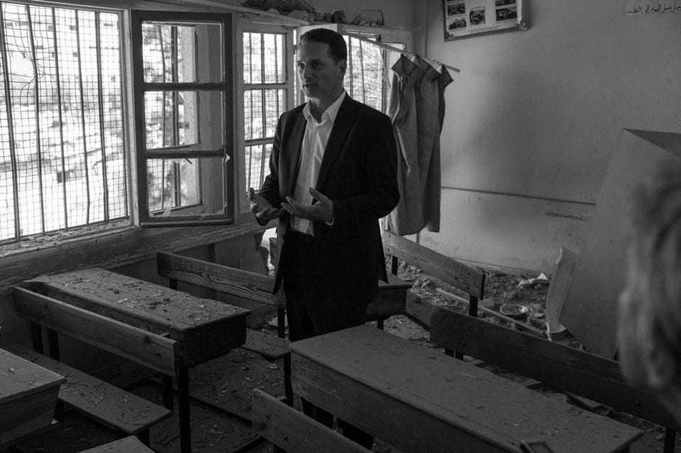 Der UNRWA-Chef in einer zerstörten Schule in Gaza