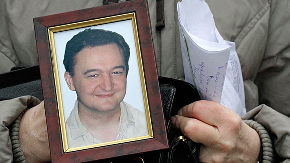 Sergei Magnitsky, der russiche Anwalt ist 2009 in russischer Haft gestorben, weil er Korruption und Steuerhinterziehung in Russland öffentlich angeprangert hatte.