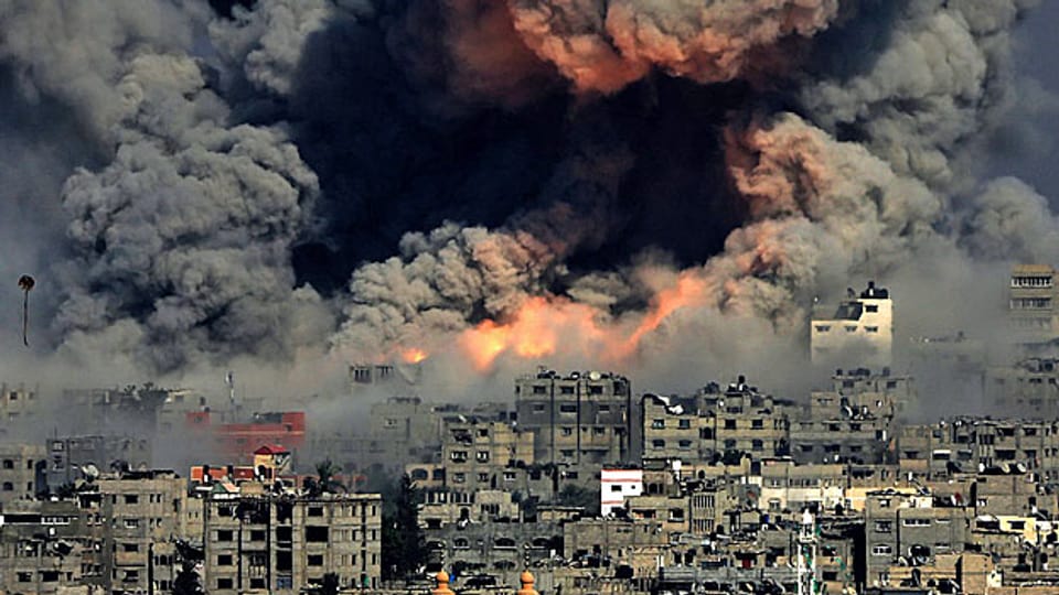 Israel hat den Gazastreifen rigoros abgeriegelt, zum Gefängnis gemacht. Der israelische Historiker Tom Segev sagt: «Die palästinensische Bevölkerung hat nichts mehr zu verlieren».
