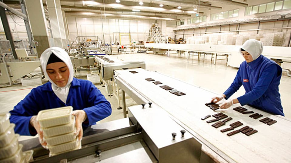 Arbeiterinnen in einer Schokoladefabrik im anatolischen Konya.