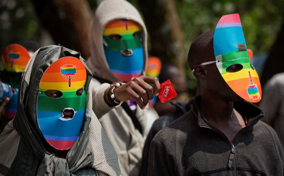 Schwulenaktivisten protestieren inkognito gegen das ugandische Gesetz