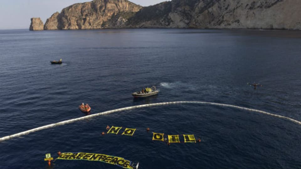 Proteste von Greenpeace vor Ibiza am 11. Juni 2014.