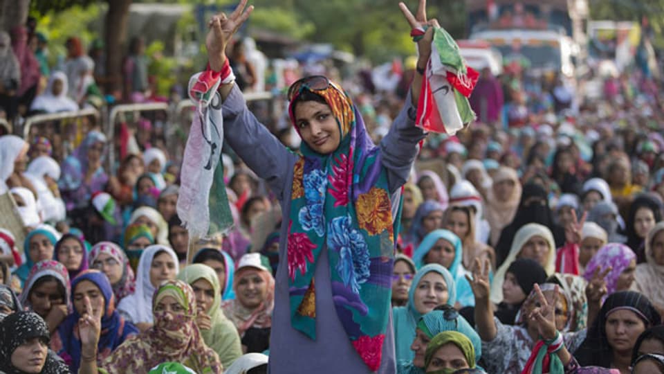 Anhänger des pakistanischen Klerikers Tahir-ul-Qadri während Anti-Regierungsprotesten in Islamabad, Pakistan, am 18. August 2014.