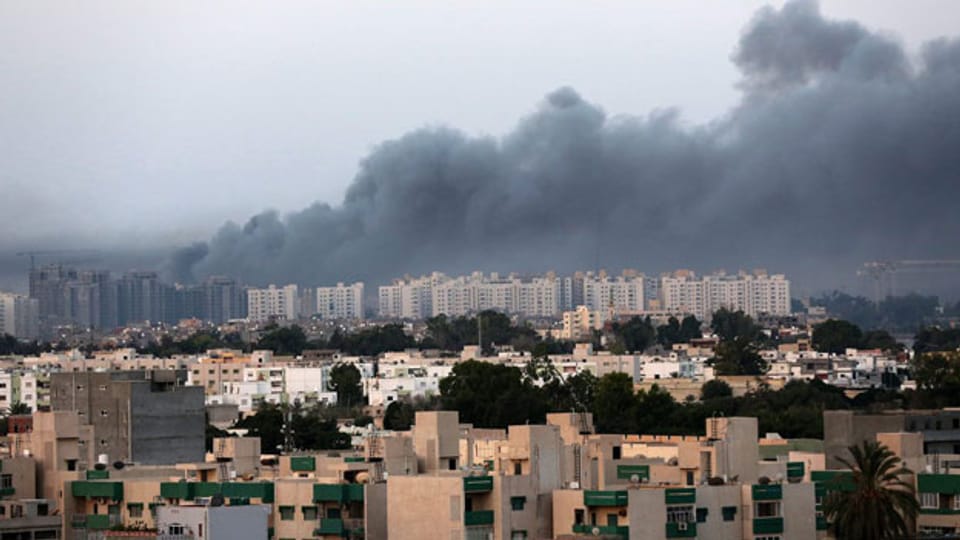 Rauch über Tripoli am 26. August 2014.