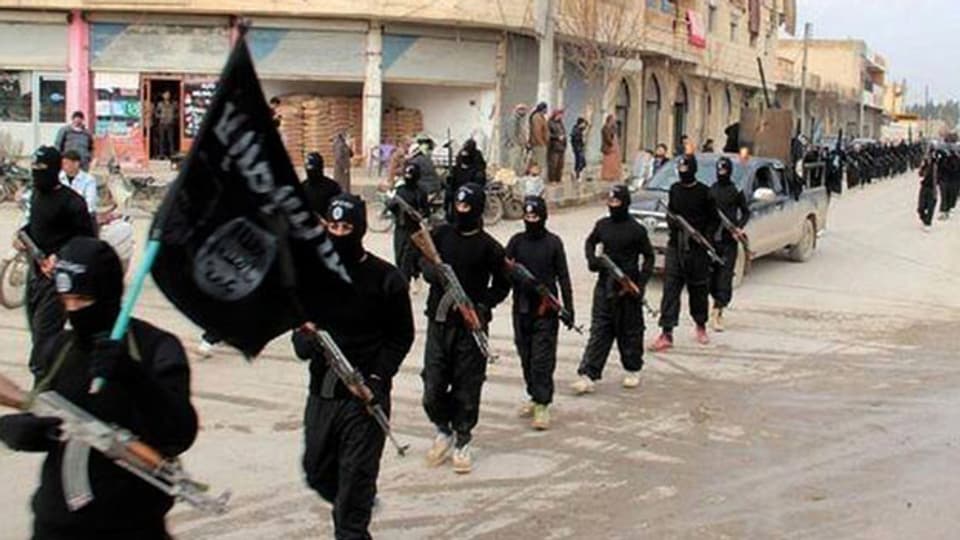 Kämpfer der Terrormiliz «Islamischer Staat IS» in Raqqa, Syrien.
