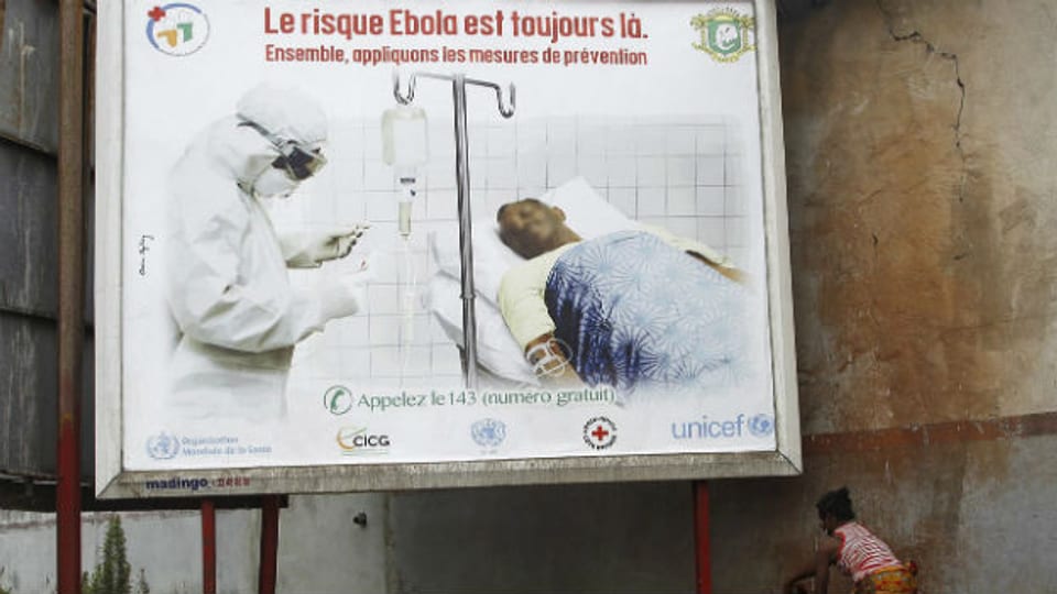 Die Behörden in den betroffenen Ländern warnen vor der Gefahr von Ebola.