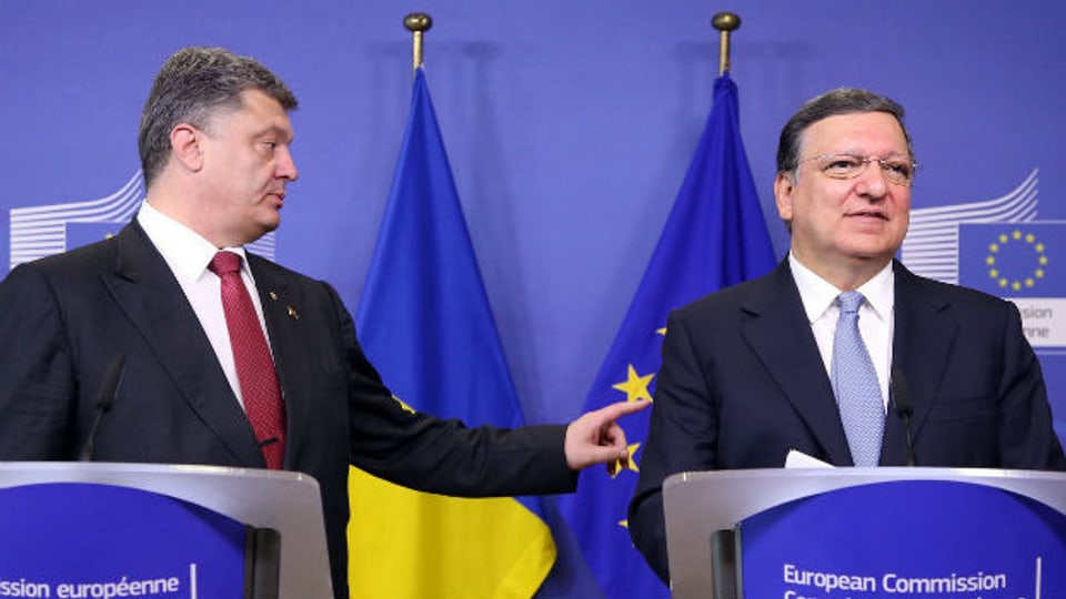 Poroschenko tippt Barroso an.
