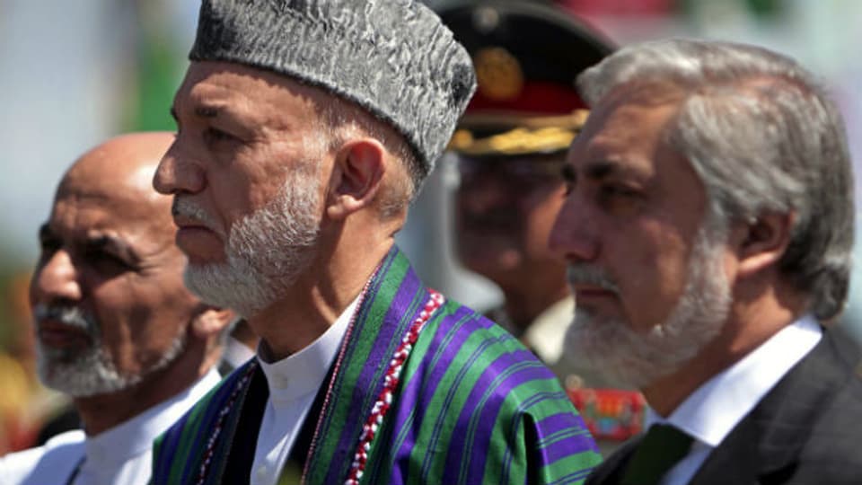 Drei Männer und die Macht in Afghanistan: Noch-Präsident Karzai (Mitte) sowie die Kandidaten Abdullah (re) und Ghani (li).