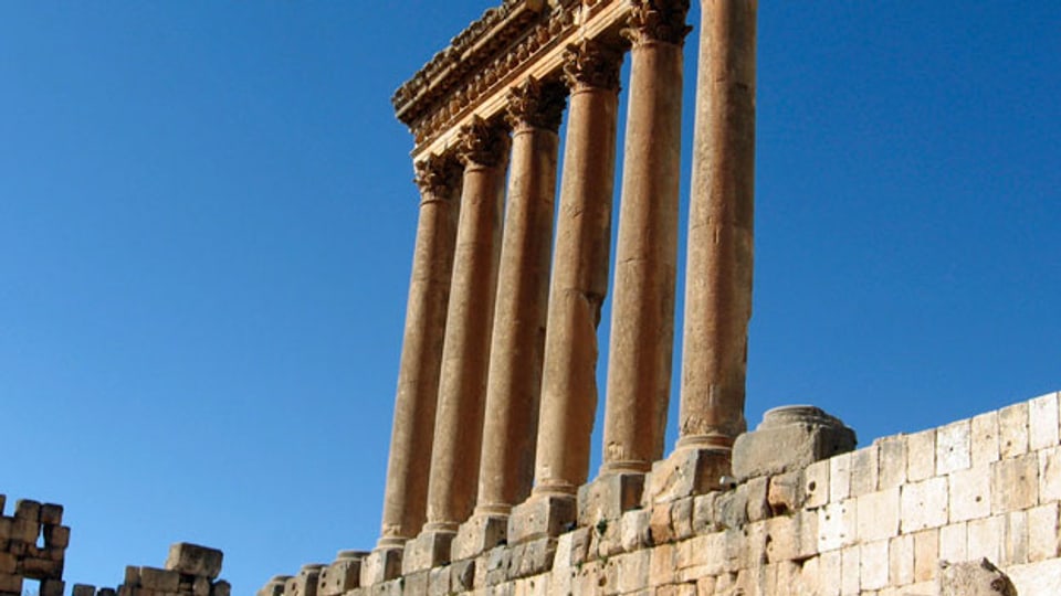 Von ursprünglich 54 Säulen des Jupitertempels in Baalbek sind deren sechs übrigblieben.