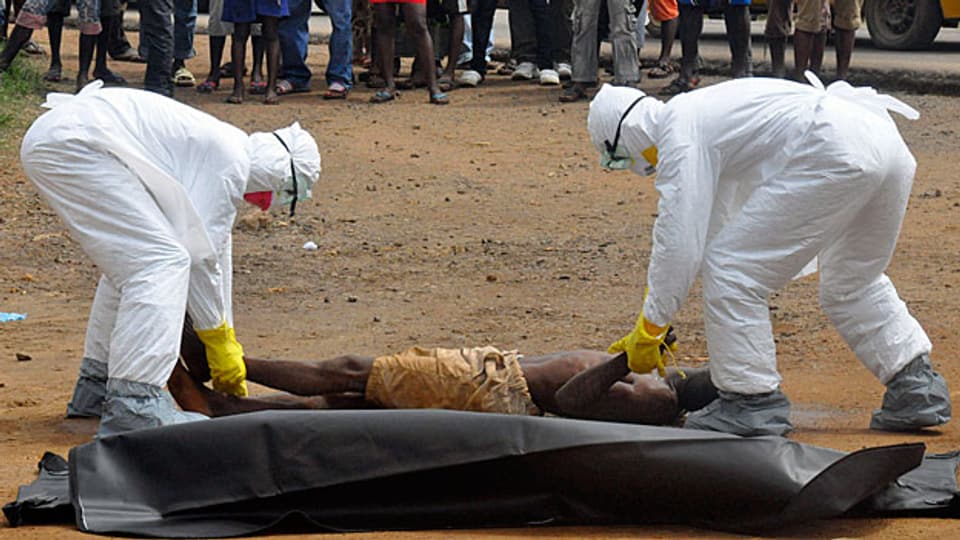 Ein Opfer des Ebola-Virus in der liberischen Hauptstadt Monrovia.