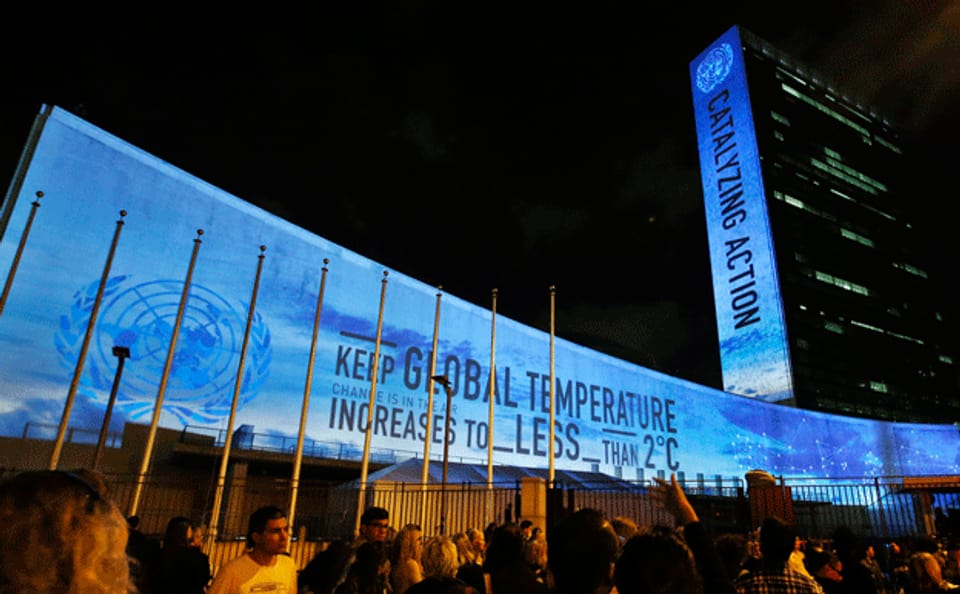 Lichtinstallation vor dem UNO-Hauptgebäude, wo die Klimakonferenz stattfindet