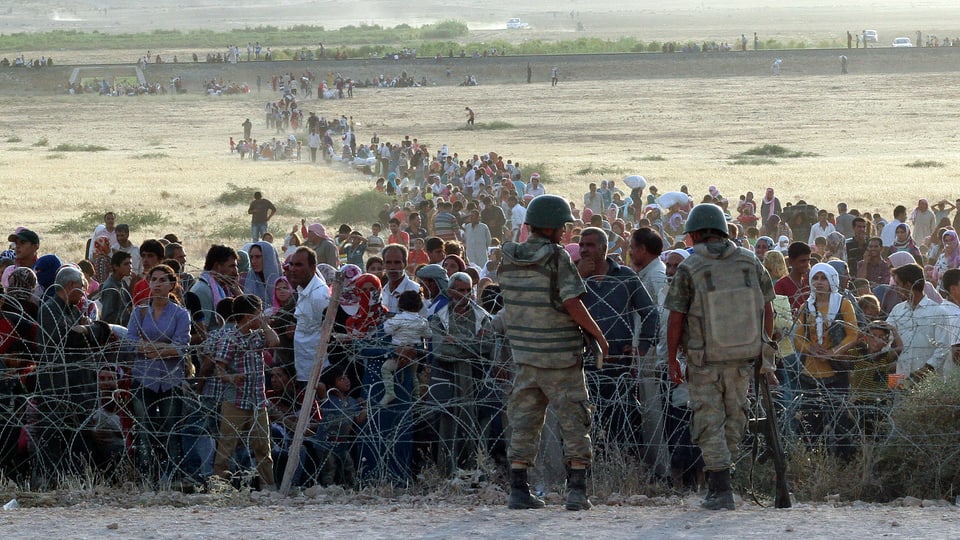Immer mehr syrische Kurden versuchen vor den Milizen der IS in die Türkei zu flüchten.