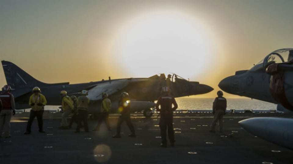 US-Kampfjets auf Flugzeugträger im Arabischen Golf vor den Angriffen auf Stellungen der IS in Syrien