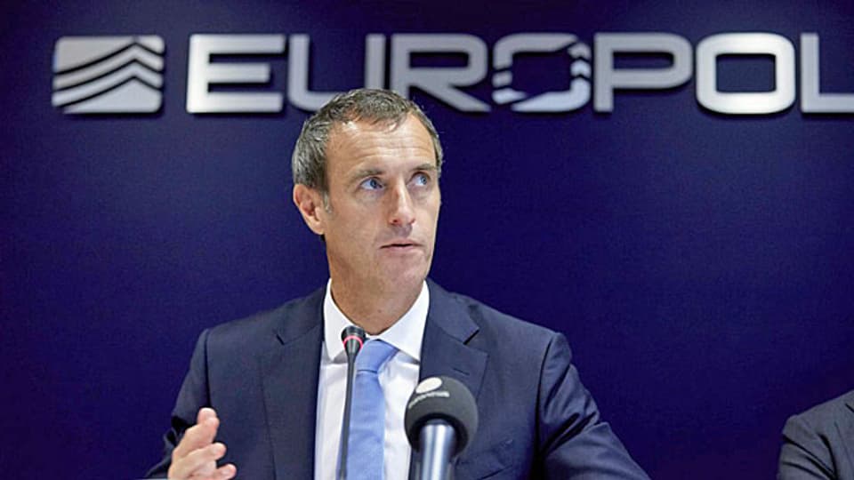 Europol-Direktor Rob Wainwright informiert in Den Haag über die Aktion «Archimedes».