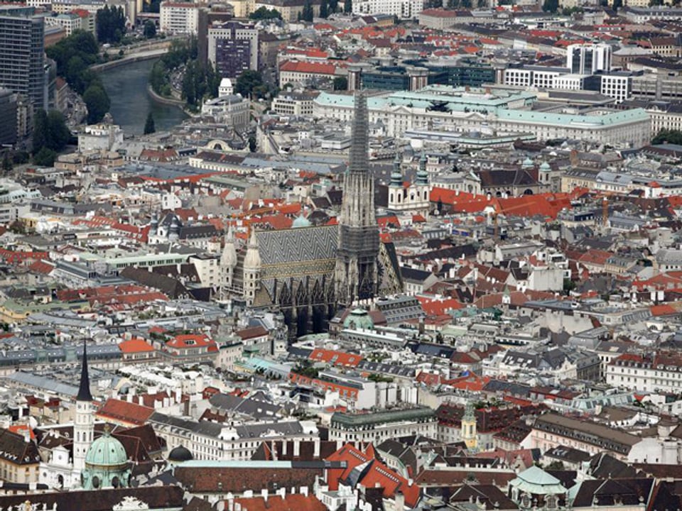 Blick auf die Wiener Innenstadt mit dem Stephansdom.