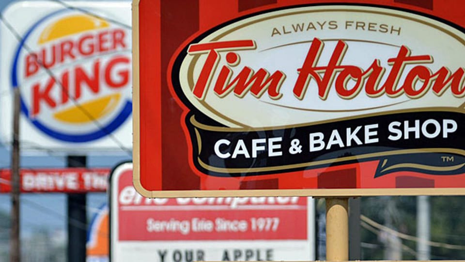 Der Fastfood-Riese Burger King hat seine Firmenzentrale nach Kanada verlegt,  indem er die Donut-Kette Tim Hortons übernommen hat.