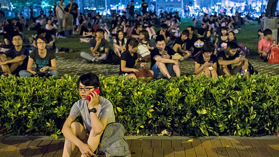 Das Ultimatum der Protestierenden ist abgelaufen, der Statthalter Hongkongs weigert sich, zurückzutreten.