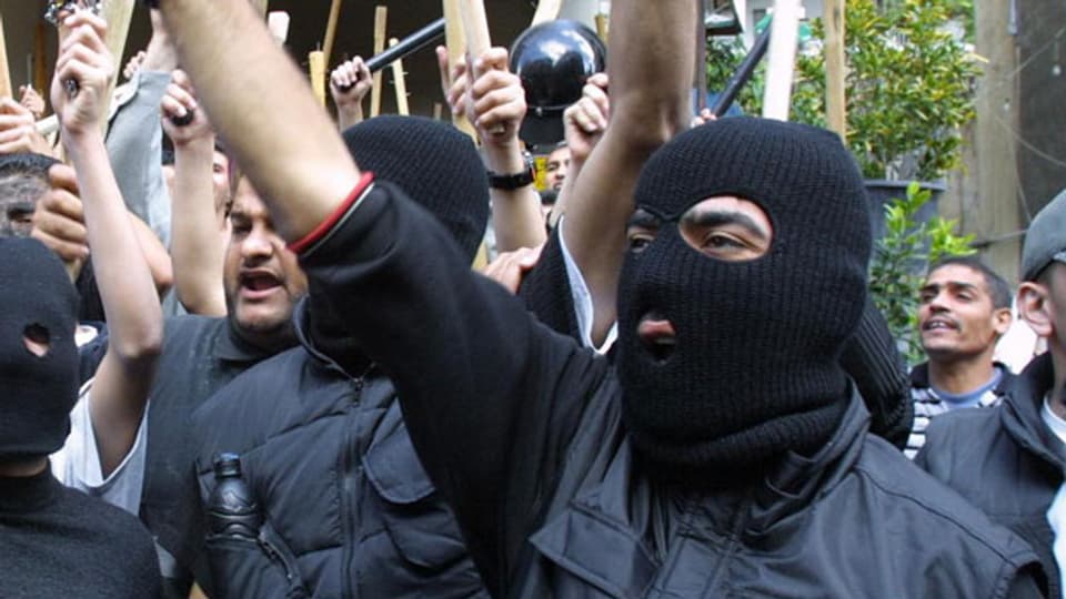 Mitglieder der IS-Terrormiliz während einer Kundgebung in Syrien.