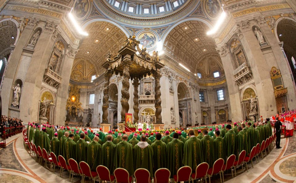 Papst Franziskus eröffnet die Bischofssynode im Petersdom