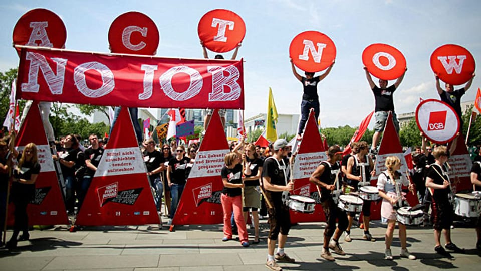 Der erste Beschäftigungsgipfel fand im Juli 2013 in Berlin statt. Junge Arbeitslose aus ganz Europa demonstrierten damals, und die duetsche Bundeskanzlerin sagte: «Geld allein wird das Problem nicht lösen».