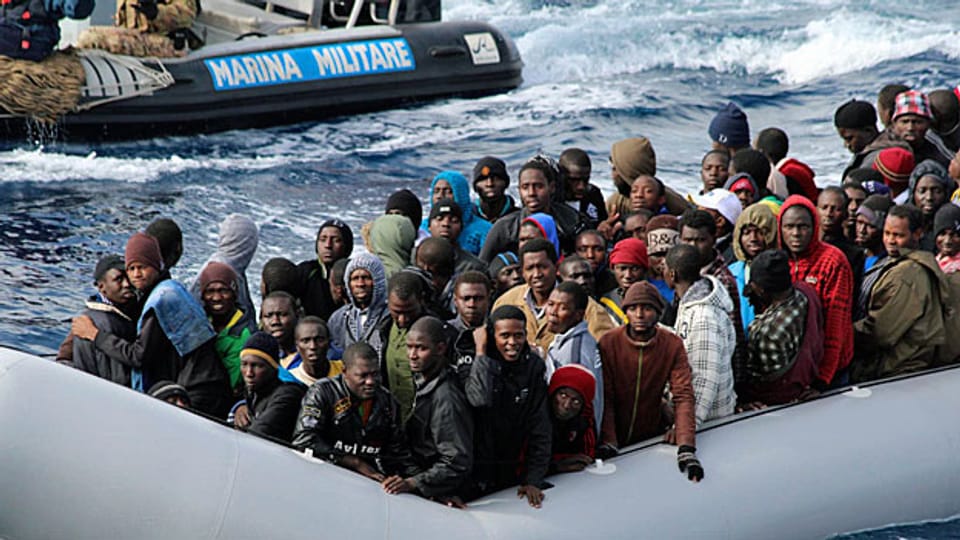 Flüchtlinge nach einer Rettungsaktion der italienischen Aktion «Mare Nostrum» vor der Küste Siziliens.