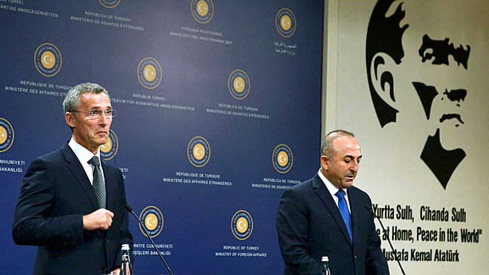 Nato-Generalsekretär Jens Stoltenberg mit dem türkischen Aussenminister Cavusoglu in Ankara.
