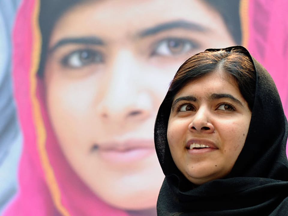 Malala Yousafzai, die zusammen mit Kailash Satyarthiden den Friedensnobelpreis 2014 erhält.