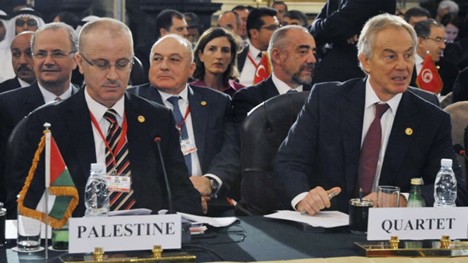 Der palästinensische Ministerpräsident (links) an der Geberkonferenz für Gaza.