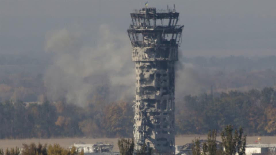 Beim Tower des Flughafens von Donezk kam es auch gestern wieder zu Gefechten.