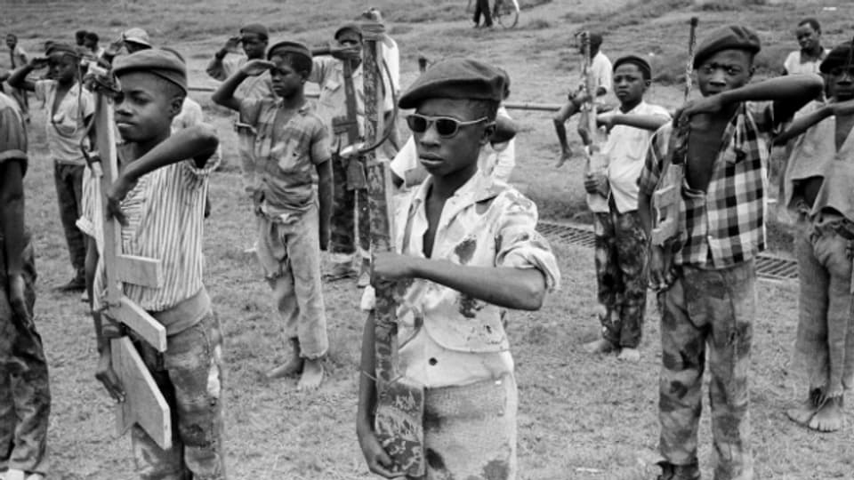 Kindersoldaten gibt es schon lange - hier etwa in den 60er Jahren im Kongo.