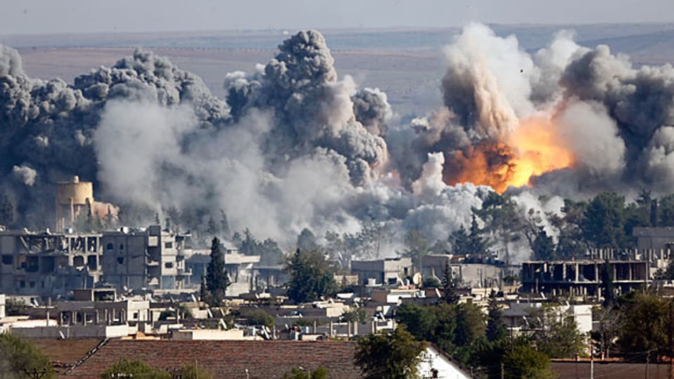 Die Kurden, die die Stadt Kobane gegen die Milizen des «Islamischen Staats» verteidigen, sind am Wochenende von US-Einheiten aus der Luft unterstützt worden.