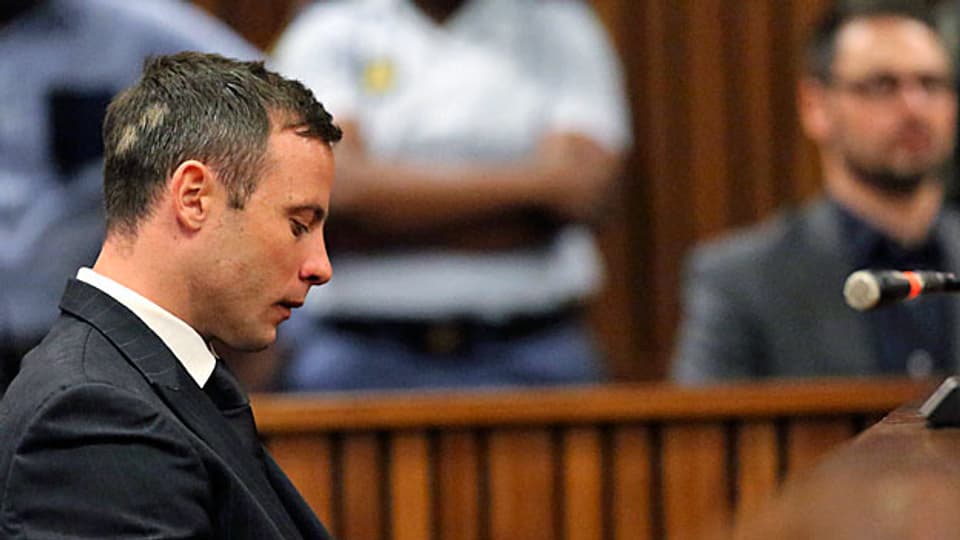 Oscar Pistorius nachdem er im Gericht von Johannesburg das Strafmass erhalten hat.