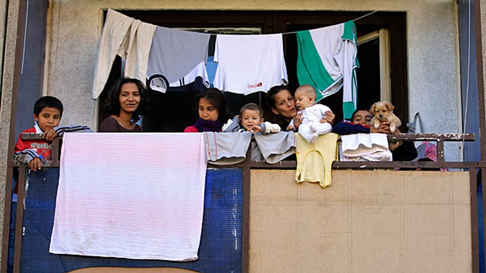 Eine Roma-Familie in einem Wohnblock in der ehemaligen Industriestadt Miskolc.