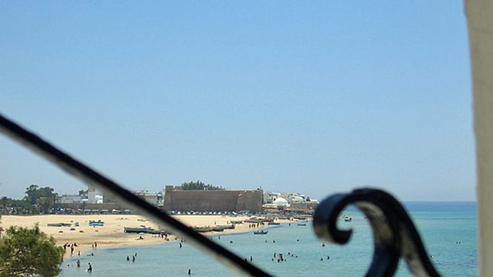 Die berühmte Bucht von Hammamet mit dem mittelalterlichen Fort wirkt nicht sehr gepflegt; seit der Revolution gibt es keine Bademeister und keine Rettungsschwimmer mehr.