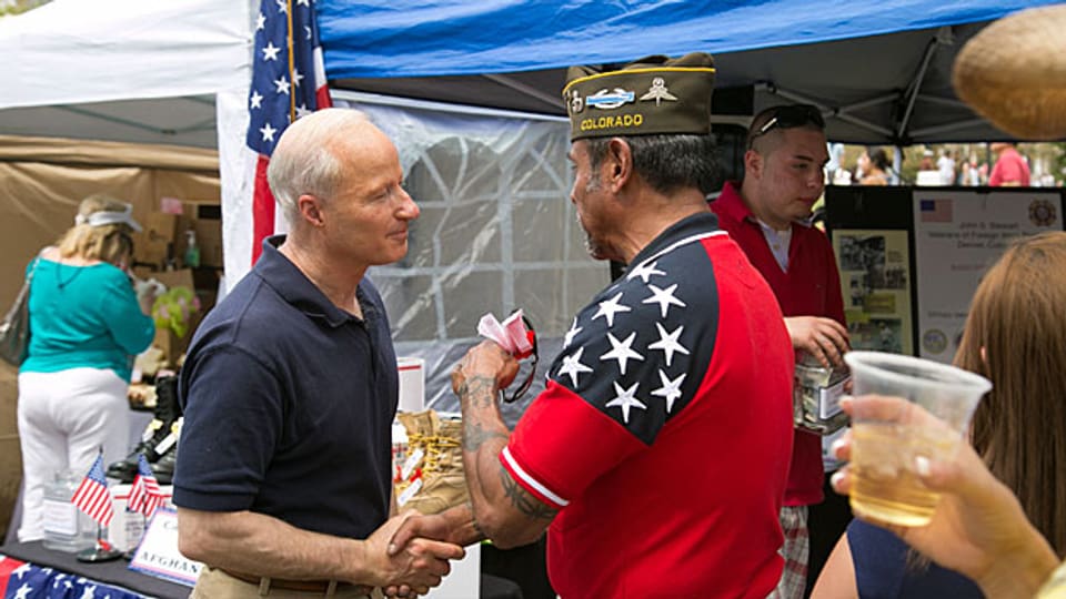 Mike Coffman (links), Kriegsveteran, Republikaner, vertritt den Bezirk Colorado seit sechs Jahren in Washington.
